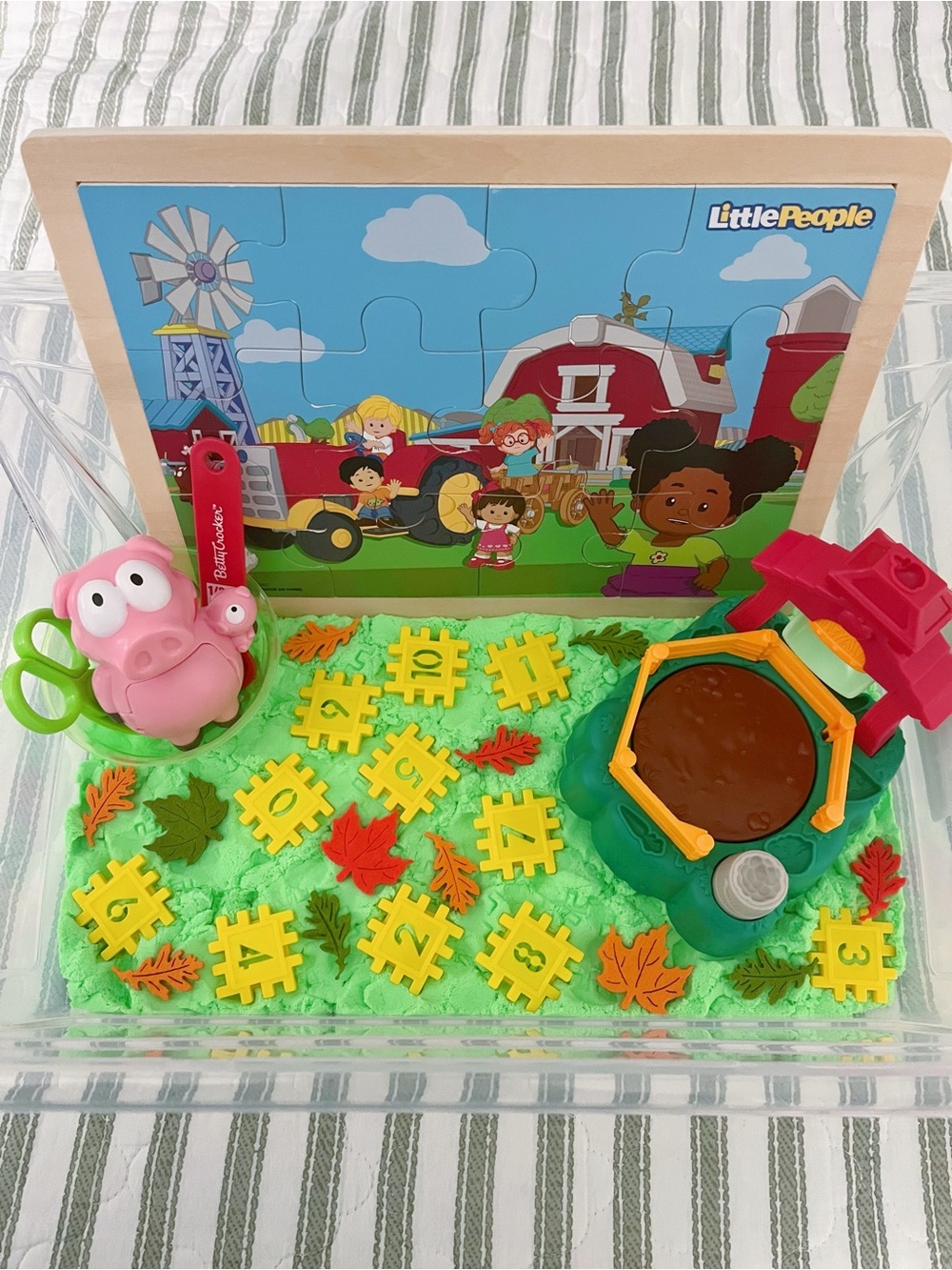 Fall Time at the Farm Sensory Kit - Kinetic Sand, Puzzle Toys